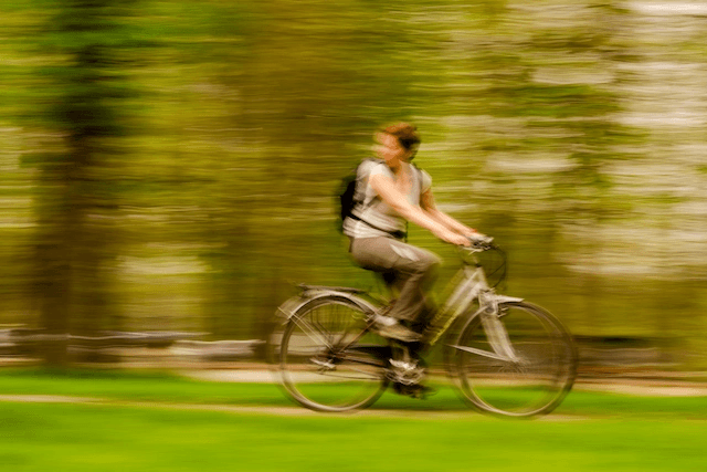 lady riding her bike, by Philippe Murray-Pietsch